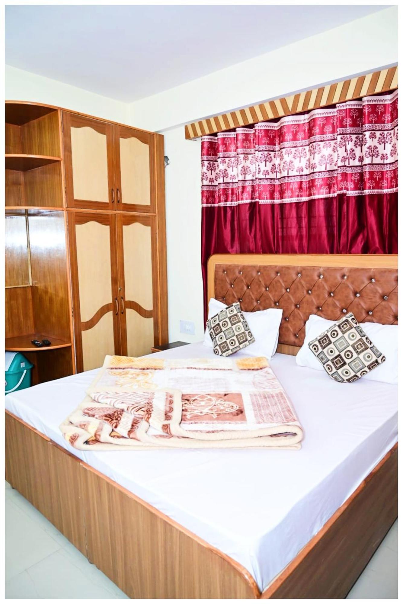 Simla Hotel K R I S H N A B - B Near Mall Road And Temple Exterior foto